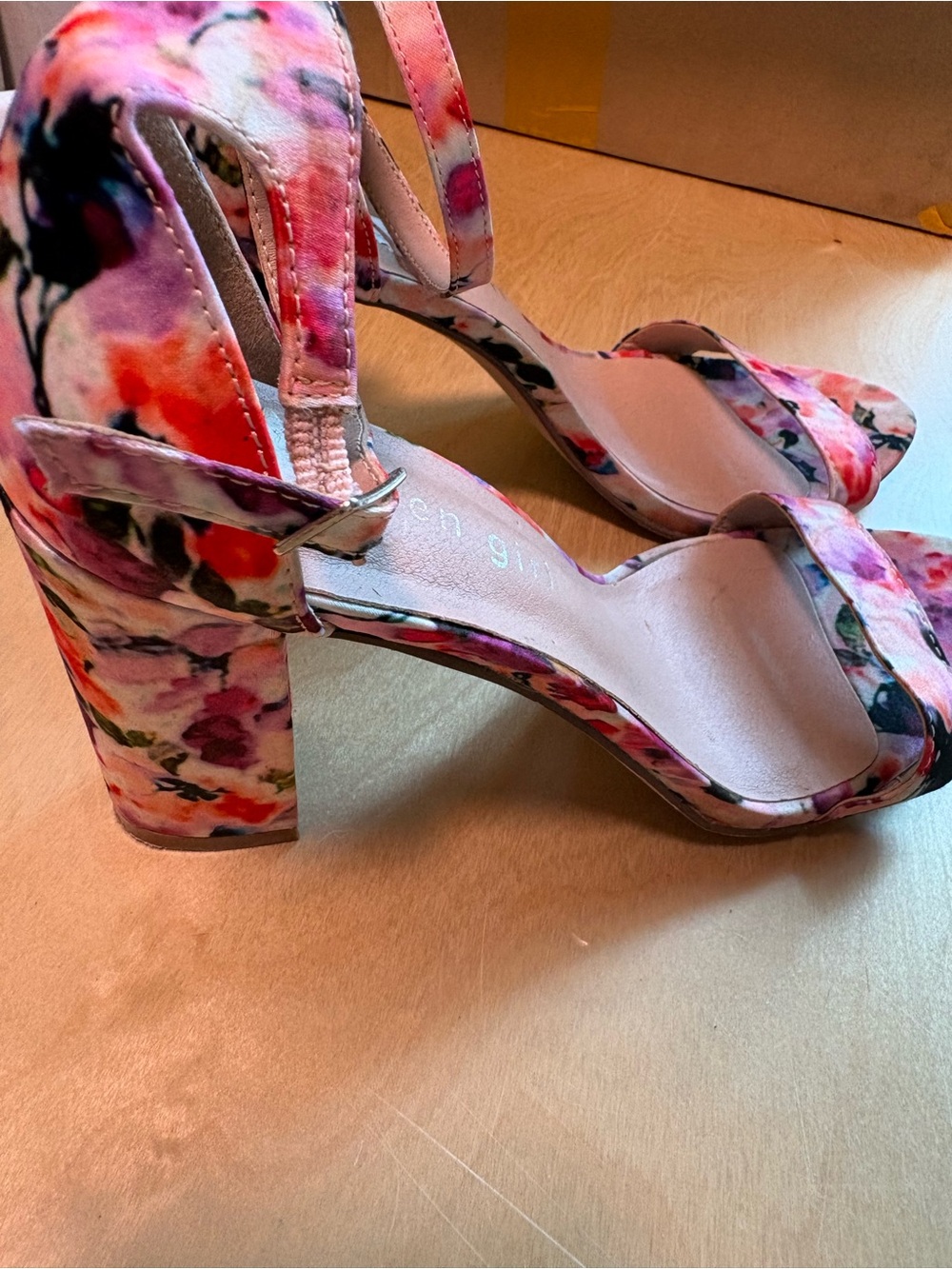 Madden Girl Bella Heels Pink floral Sz 7 Chunky Heel Open Toe Strappy Ankle